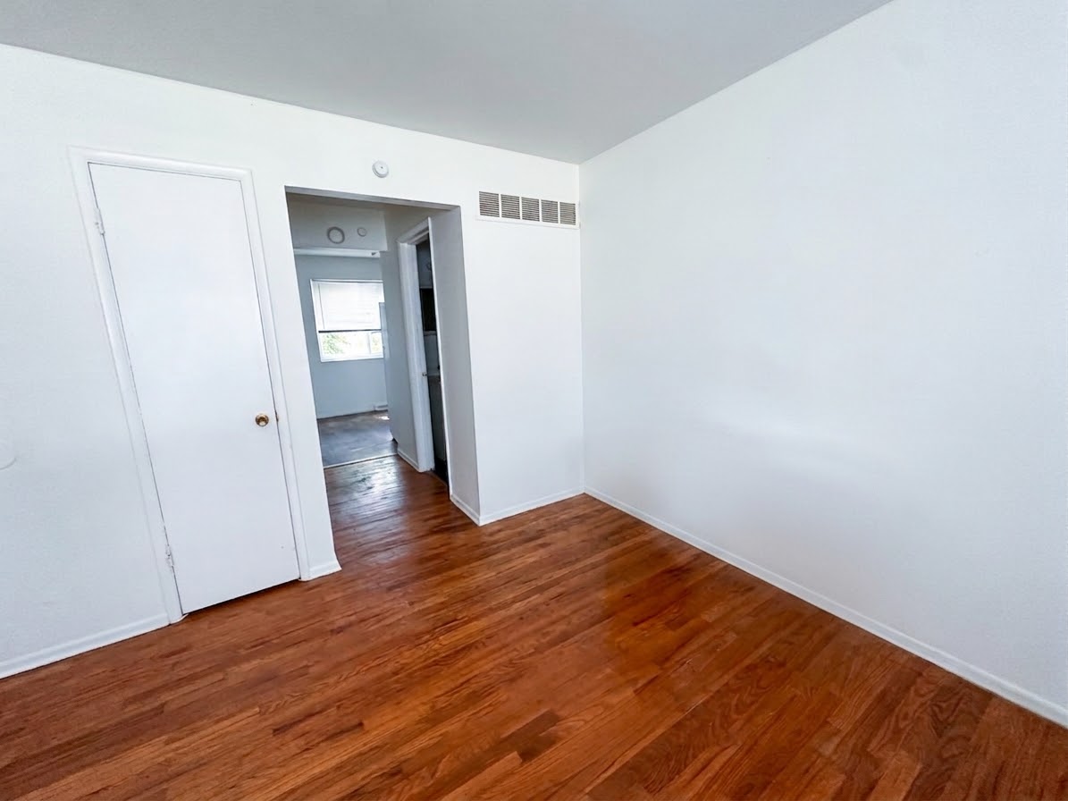 8534 North Broadway